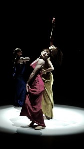 Suzan Tunca, Helena Volkov and Kelly Hirina in ,,Double Points: VERDI". Foto: Alwin Poiana 