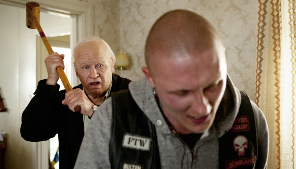 Ein alter Schwede auf der Flucht