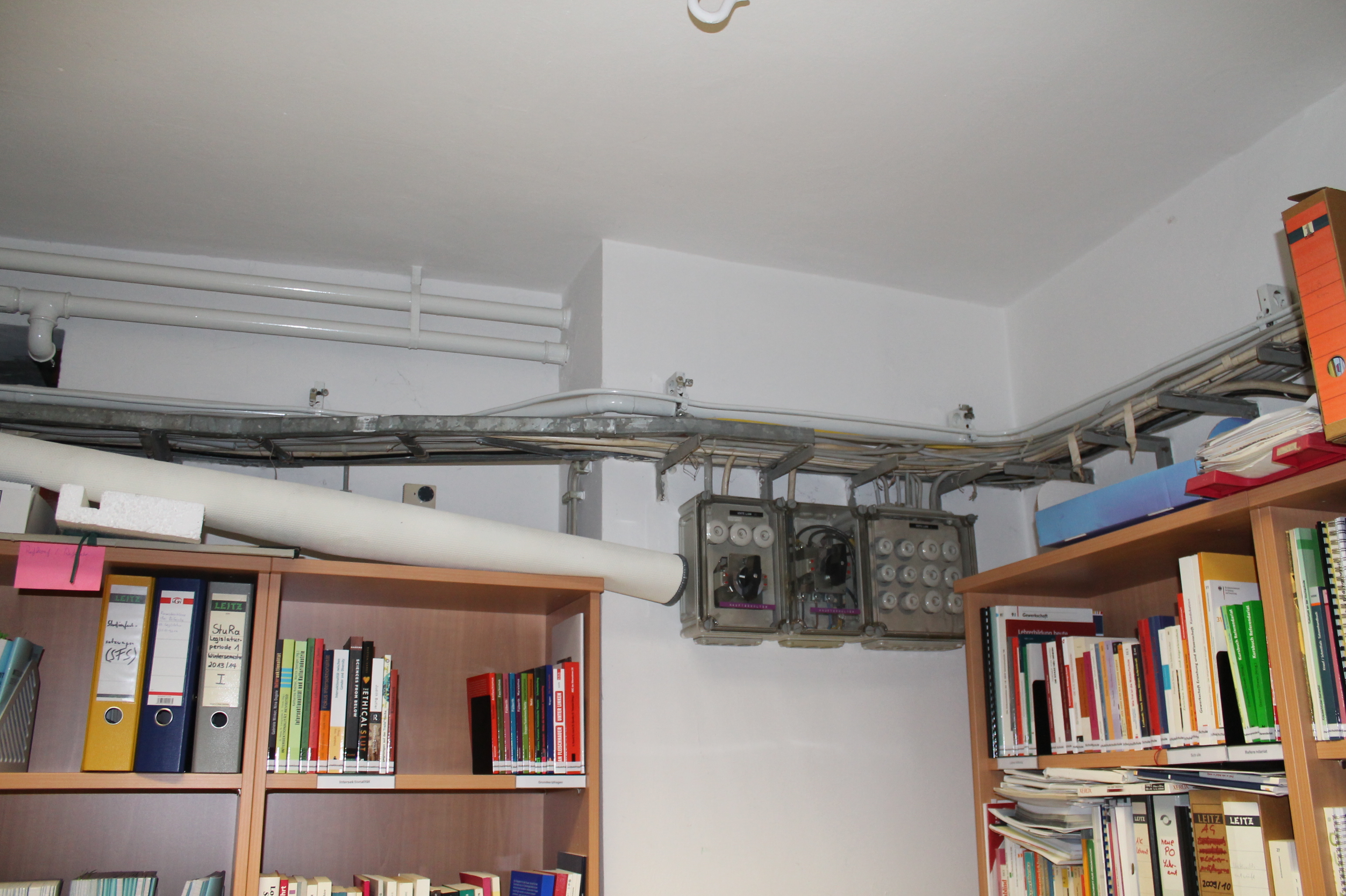 Brennende Kabel und tote Mäuse