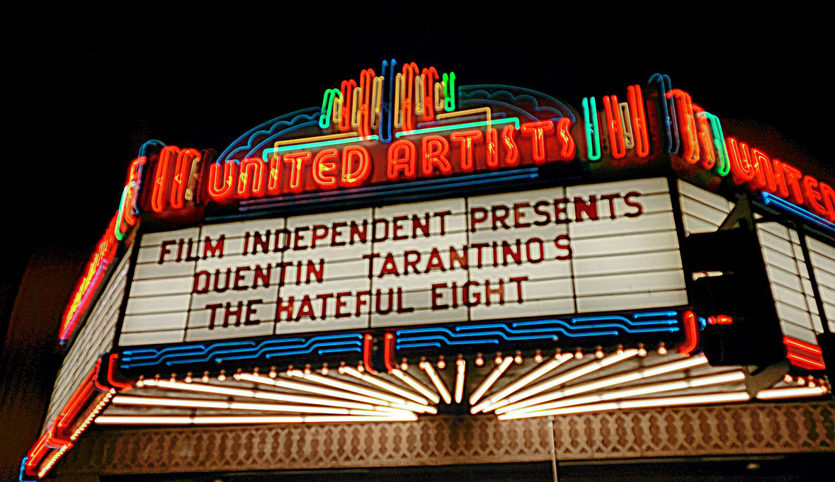Seit 28.01.2016 in den Kinos: Tarantinos "Hateful 8". Bild: Wikimedia Commons/DavidianSkitzou (https://de.wikipedia.org/wiki/Datei:LACMA_The_Hateful_Eight_Live_Reading.jpg) CC-BY-SA 4.0 (https://creativecommons.org/licenses/by-sa/4.0/deed.de)