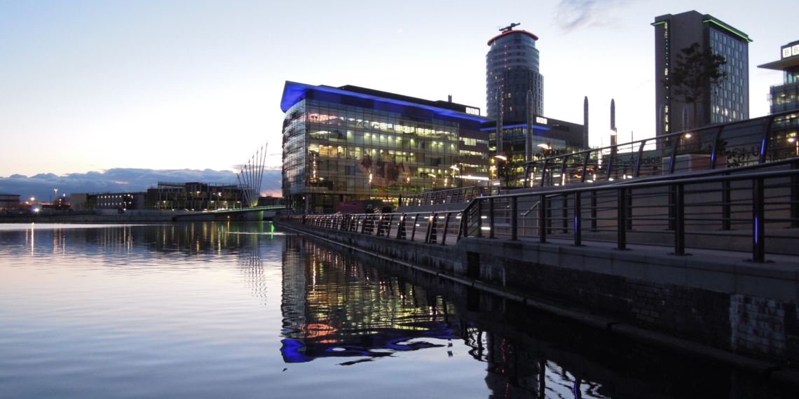 Media City Manchester bei Nacht