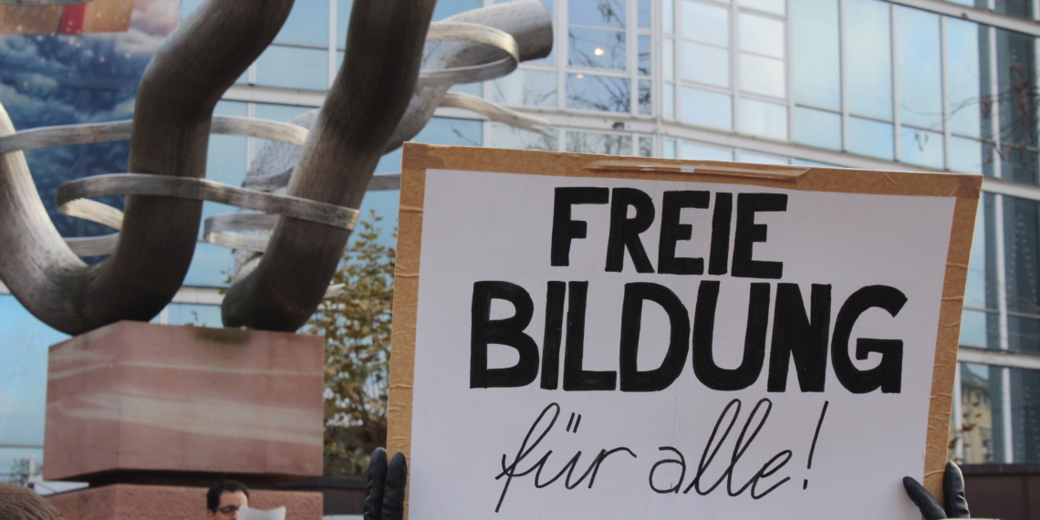 „Wir sind hier, wir sind laut“