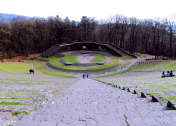 Steingewordener Nationalsozialismus