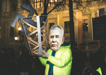 Küss die Hand, Eva Braun