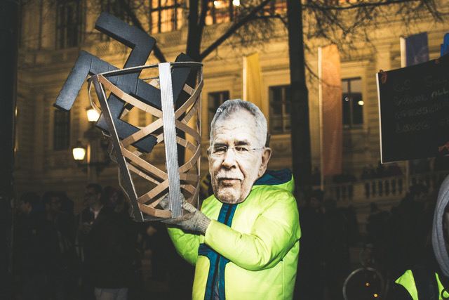 Küss die Hand, Eva Braun