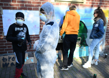 Haus in rotem Gewand