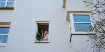 Wenn sie aus dem Fenster fällt, verstößt unsere Autorin gegen die Quarantänebestimmungen. Foto: Nicolaus Niebylski