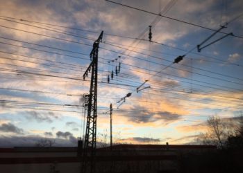 Der Blick aus dem Zugfenster, festgehalten von einer wackligen Handykamera. Foto: bwg