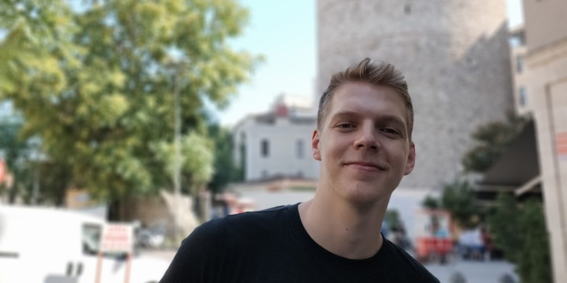 Backstage mit Korki, dem Gründer von Heidelbergs beliebtester Memeseite UHQ