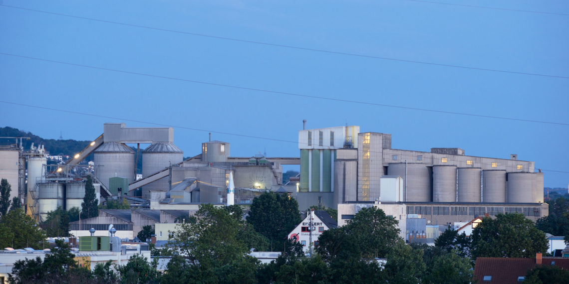 Vertrieben für Zement