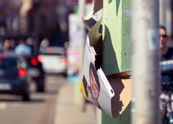 Gewalt gegen Politiker:innen: Demokratie unter Beschuss?